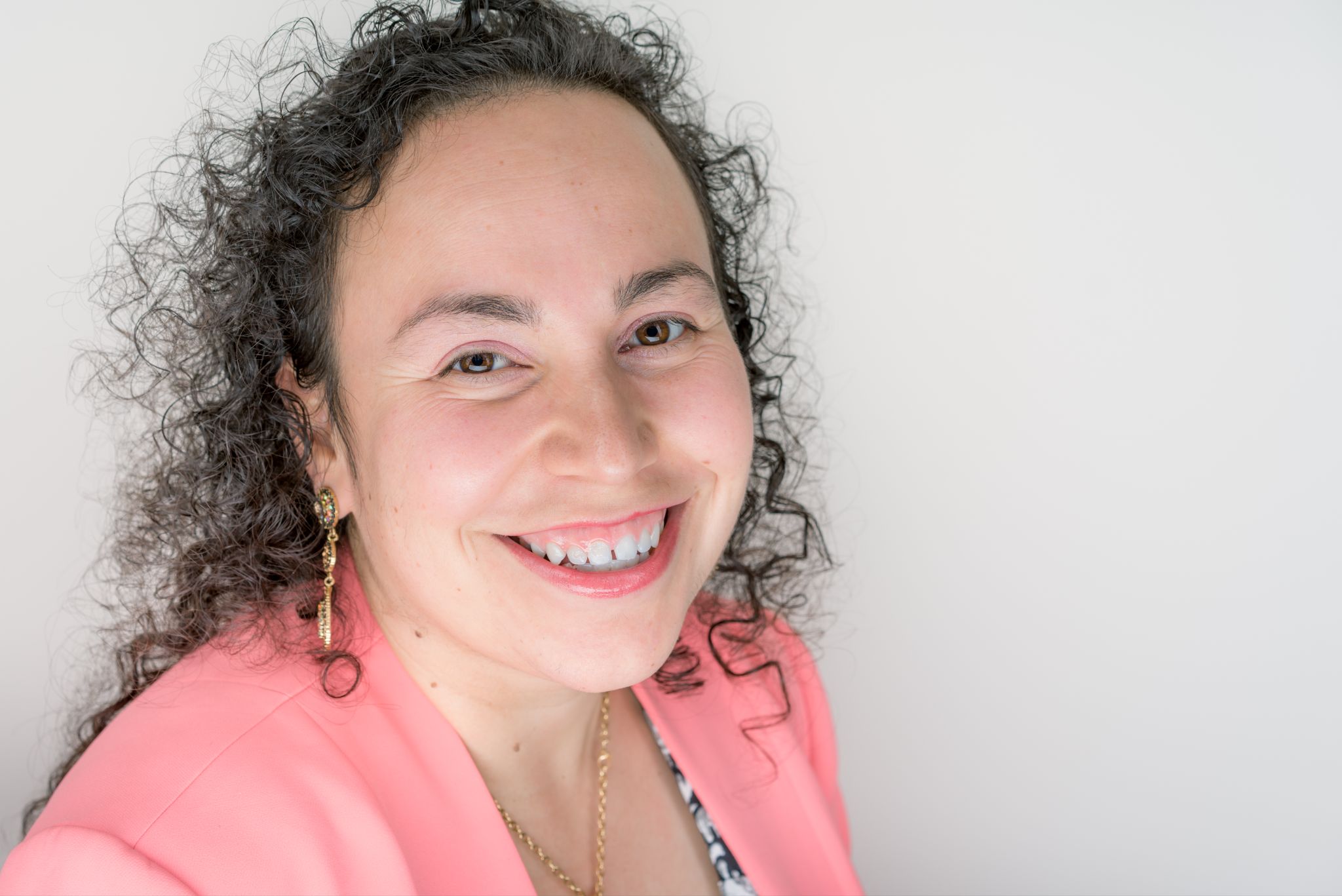 Portrait of Alma Barocio, member of Coro California’s Fall 2026 Women in Leadership Bay Area cohort.