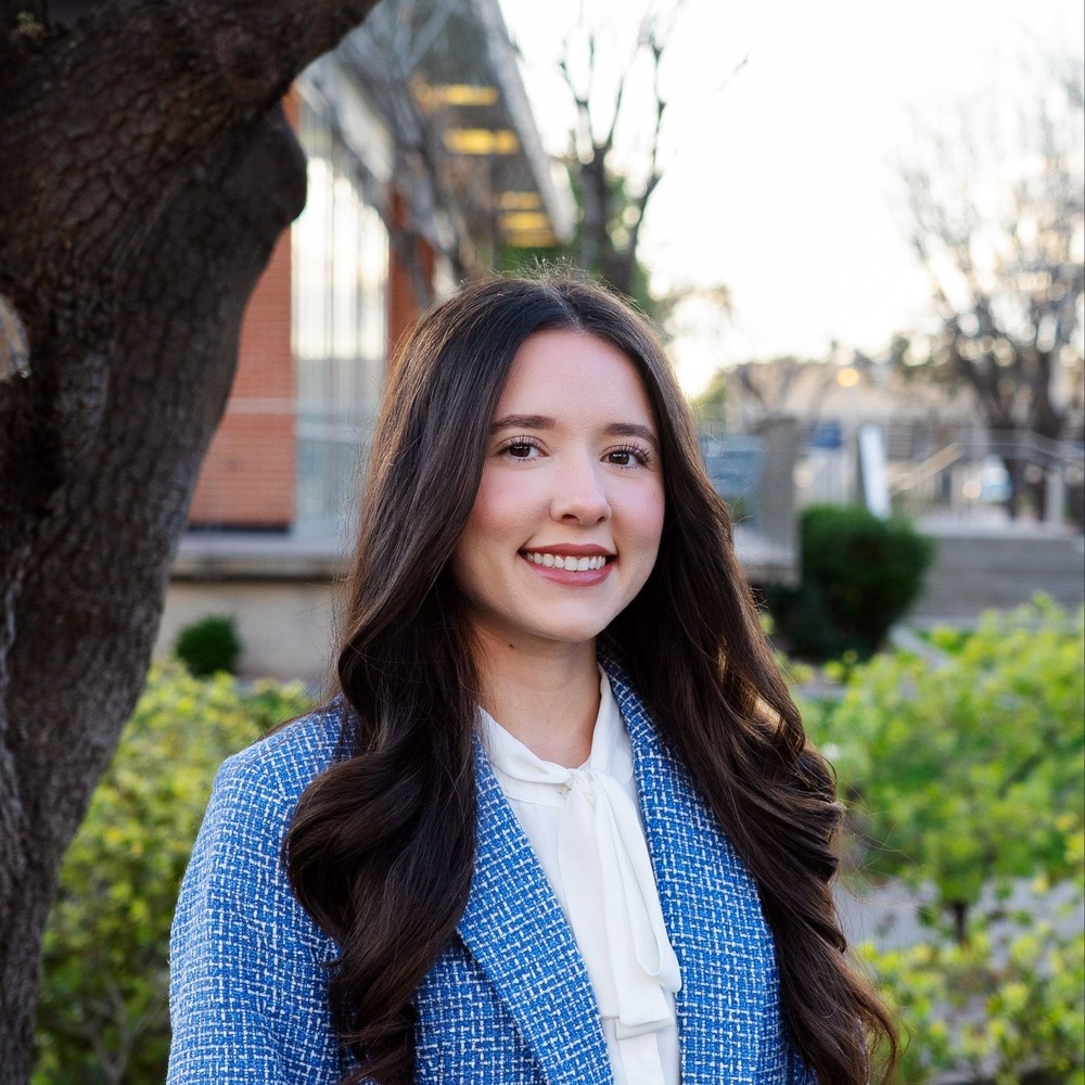 Portrait of Araceli Lopez, member of Coro California’s 69th class of Los Angeles Fellows in Public Affairs.