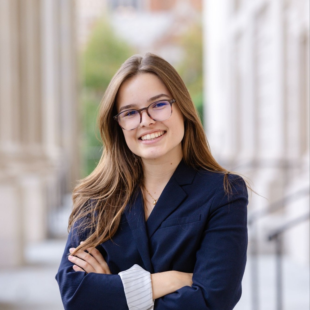 Portrait of Emily Hettinger, member of Coro California’s 69th class of Los Angeles Fellows in Public Affairs.